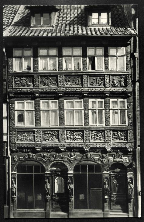 Das haus wurde um 1680 als walkmühle der tuchmacher an der stelle einer alten mühle erbaut, die schon im 13. Archiv P744 Krummelsches Haus, Wernigerode, 1960er | Flickr