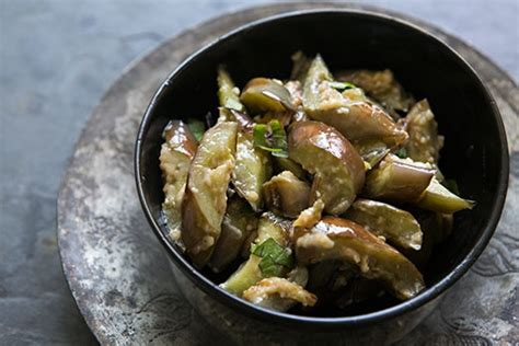 10.08.2005 · combine soy sauce, mirin, crushed garlic and ginger in a bowl. Stir Fried Japanese Eggplant with Ginger and Miso Recipe ...