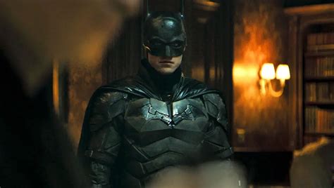 The Batman Set Photos Tease A Tough Winter For Bruce Wayne Den Of Geek