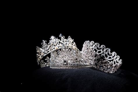 Premium Photo Diamond Silver Crown For Miss Pageant Beauty Contest