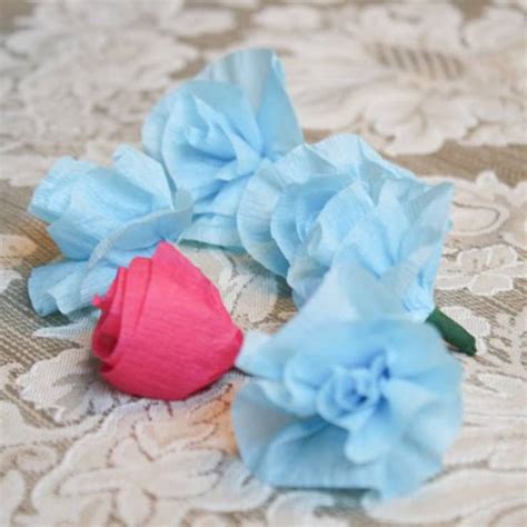 Hold a traditional or casual wedding party with crepe paper blooms that will not be heavy in your pockets. 12 DIY Crepe Paper Flower Tutorials | How To Make Crepe ...