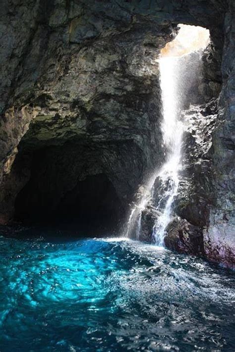 Kauai Beautiful Sea Caves Places I Want To Visit Pinterest