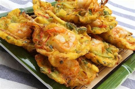 Cucur udang memang terkenal di malaysia. Cucur udang, Latest Hed Chef News - The New Paper