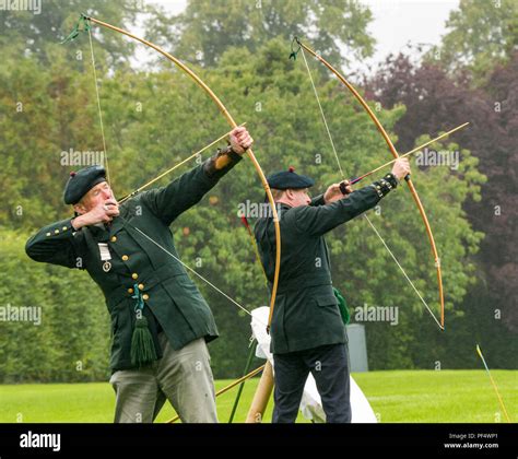 Longbows Hi Res Stock Photography And Images Alamy