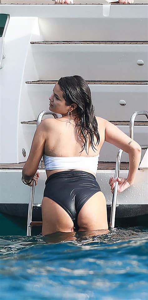 Selena Gomez In Bikini At A Yacht In Cabo San Lucas 01 01 2023 Hawtcelebs