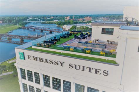 The Top Embassy Suites Rooftop Bar Now Open 100fm