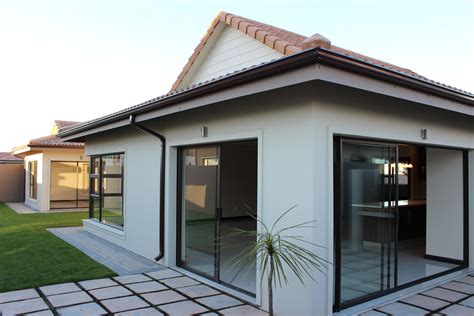 Others have found garage apartments to provide the perfect accommodations for overnight guests. Bali Style - 4 bedroom, 3 Bathroom, open plan kitchen ...