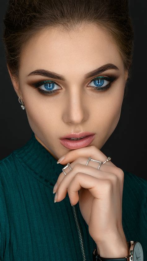 1080x1920 Blue Eyes Girl Closeup Portrait Iphone 76s6