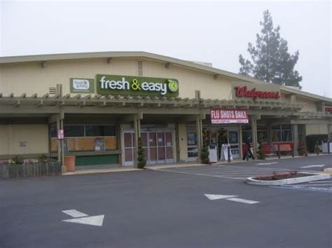 Fresh And Easy Buzz First Look Fresh And Easy Neighborhood Market Store