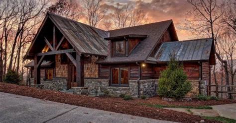 Beautiful Rustic Log House With Live Edge Siding Log Homes Craftsman