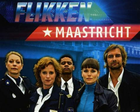Setselfie van de dag.omdat ik me stiekem zit te vervelen in de auto.#flikkenmaastricht. Fansjaal - Promotieartikelen - Merchandise ...