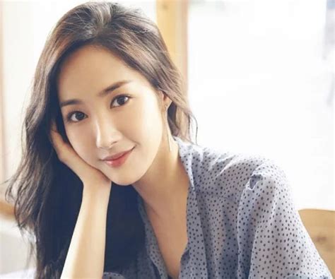 She just wanted to be an actress, not a star. Park Min-young Biography - Facts, Childhood, Family Life ...