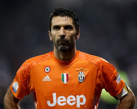 Gianluigi buffon turns 40 on sunday so what better way to celebrate the italy and juventus a mystery for the ages. Gianluigi Buffon - Wikipédia