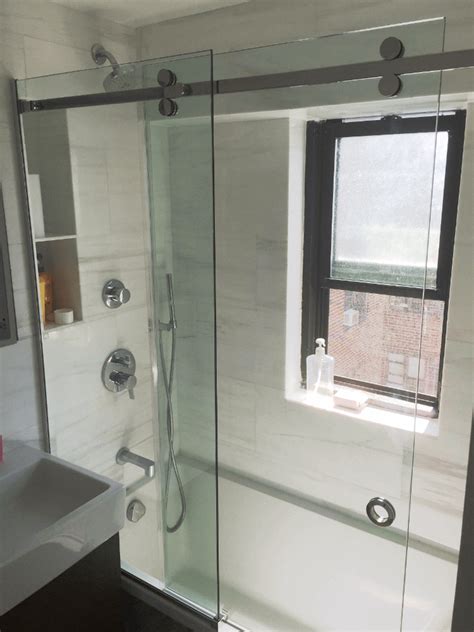 Frameless glass doors are an innovative and unique door system which are both fully retractable and completely frameless. Frameless Glass Bathtub Doors - Redefining Your Bathtub ...