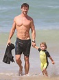 Elsa Pataky and husband Chris Hemsworth shows off their toned physiques ...