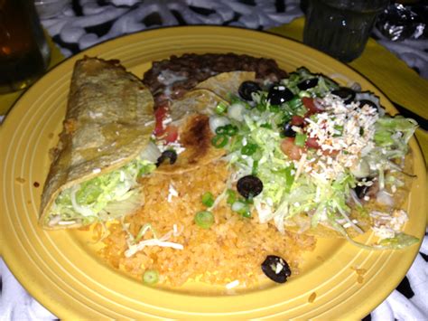 Elote (aka mexican street corn) is an unbelievably popular antojito (little craving or street food) that you can find all over mexico and the us. Mexican dinner • Foodie Loves Fitness