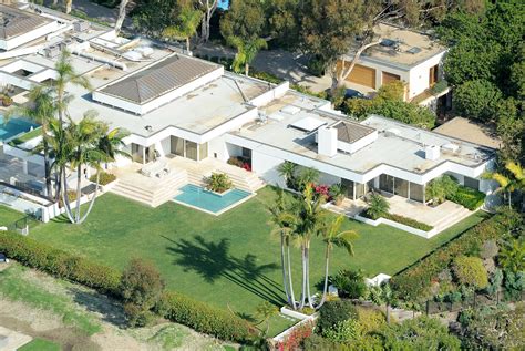 Inside Simon Cowells 24m Malibu Mansion Featuring Six Bedrooms A Plunge Pool And Tennis Court