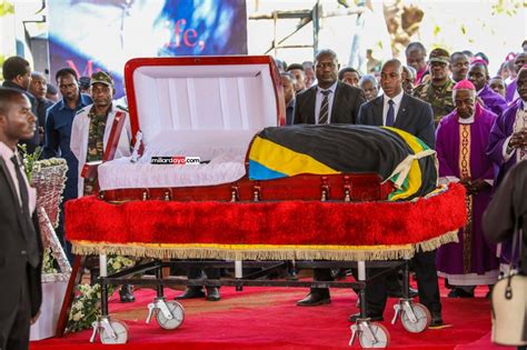 Picha 14rais Magufuli Mwinyi Kikwete Na Waongoza Mazishi Ya Hayati