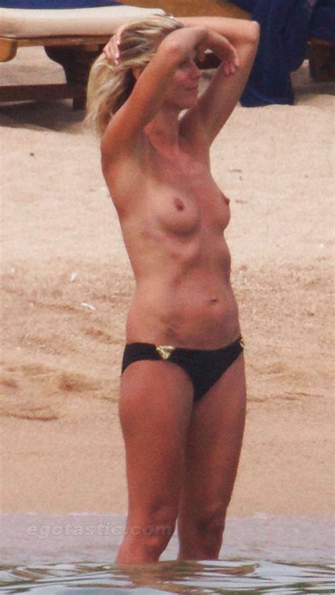 Heidi Klum Showing Her Tiny Tits On Beach While Sunbathing Topless Caught By Pap Porn Pictures
