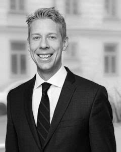 Pontus warholm är en framgångsrik mäklare med nöjda kunder över hela sverige. Pontus Warholm - Mäklare i Stockholm - PXA