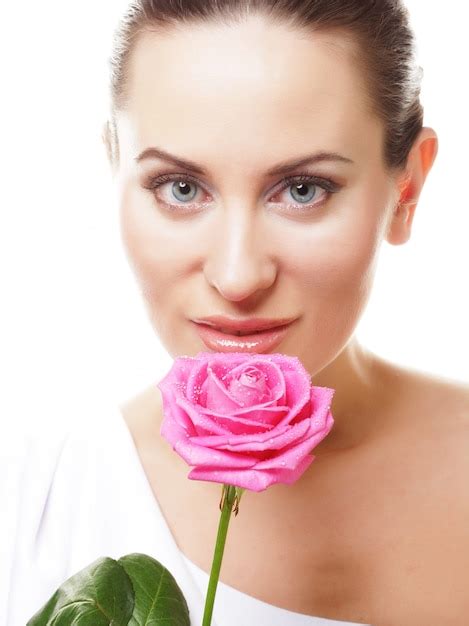 Premium Photo Woman With Bouquet Of Pink Roses