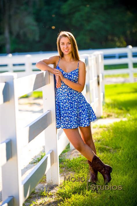 Mojo Studios Senior Portrait Of Hannah From Wharton Hs In Tampa