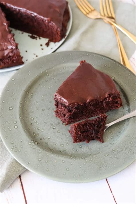 So the big landmass above germany is named the small island in denmark is called fyn and people who live there are called fynboerne. Lækker Og Simpel Chokoladekage Med Chokoladeglasur | Opskrift | Dessertopskrifter, Chokoladekage ...