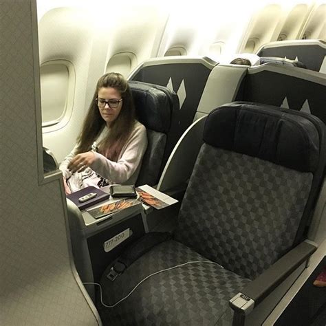 How Much More To Fly First Class Várias Classes