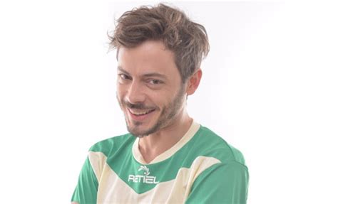 He grew up in adrogué, partido de almirante brown, buenos aires, argentina. Contratar Tomás Fonzi (011-4740-4843) o al (011-2055-4218 ...