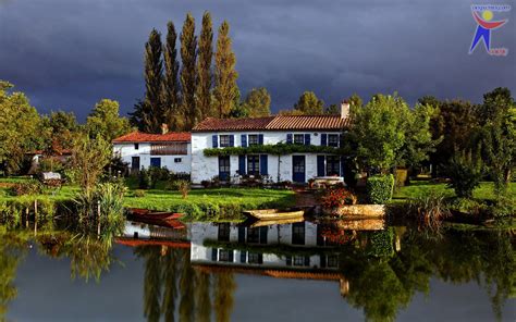 Erfahren sie die einzigartigkeit der besonderen atmosphäre und der lage, kommen sie zum genießen und träumen, inmitten einer schönen landschaft. DerFechter: Wolkenschein + Haus am See