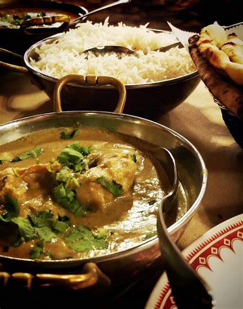 Serve the nutty curry with the steamed basmati rice to the side. Shrimp curry with basmati rice : FoodPorn
