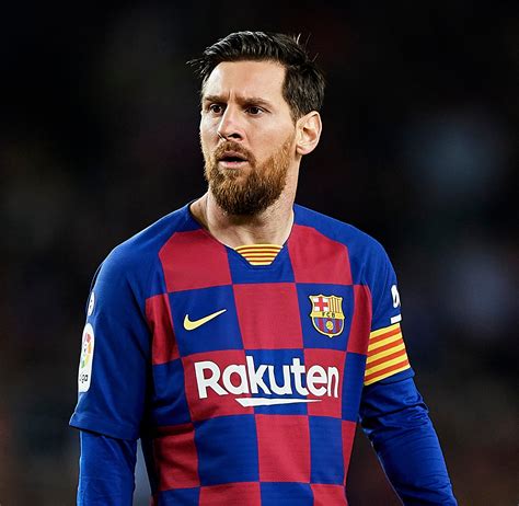 Lionel Messi hands in Barcelona transfer request - BustopTV