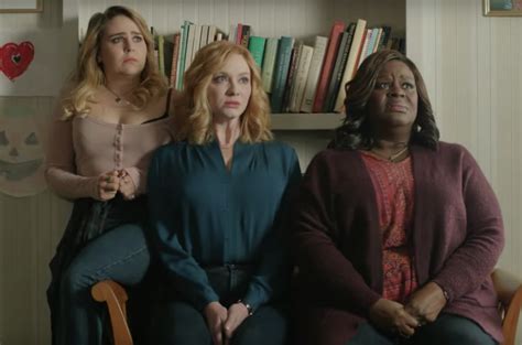 Mae Whitman Retta And Christina Hendricks Make A Life Of Crime Look Appealing In The First