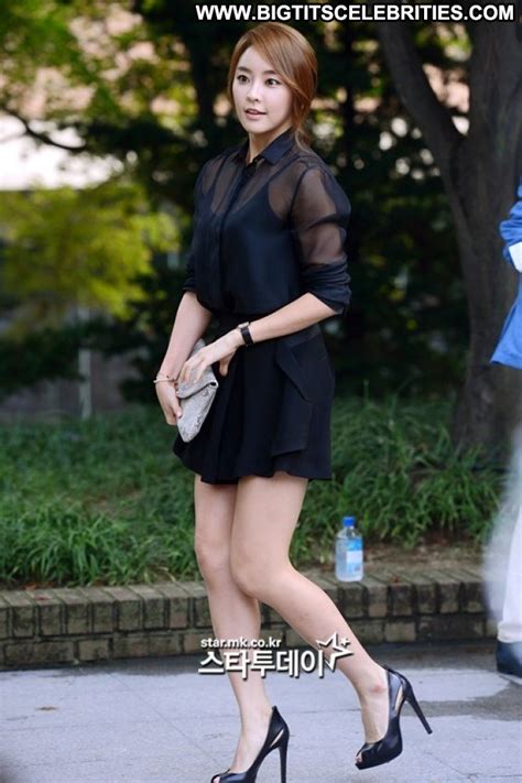 Jung Yoo Mi Posing Hot Korean Beautiful Celebrity Babe