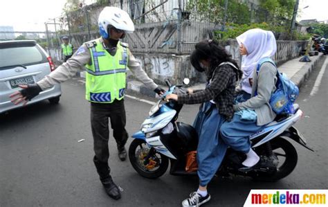 Foto Polres Jaktim Razia Puluhan Pelajar Berkendara Sepeda Motor