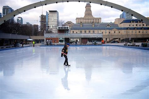 Outdoor Skating Rinks Now Open In Toronto