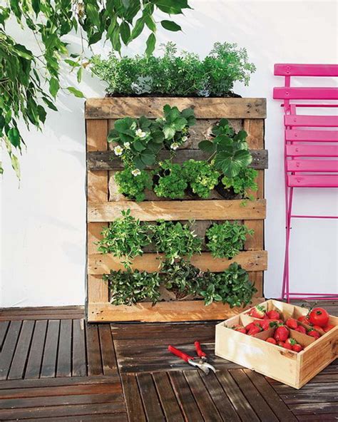 How To Build A Pallet Vertical Garden And A Diy Plastic