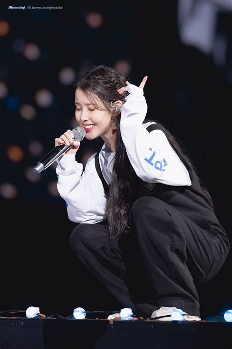IU Menakjubkan Live Vokal Membuat Fans Emosional Di Konser “The Golden