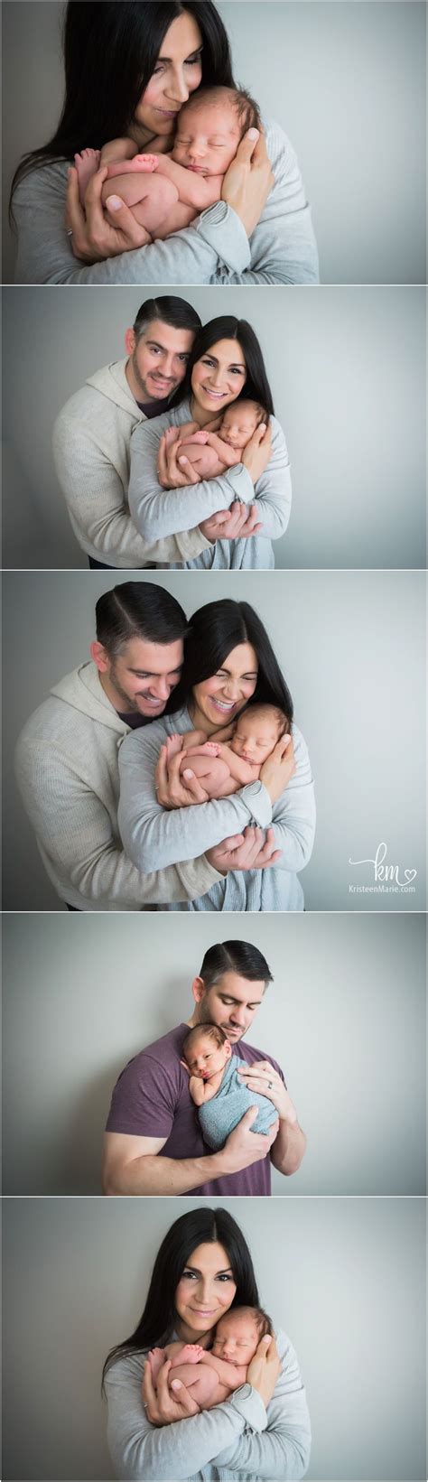 Parent Poses With Newborn Baby Foto Newborn Newborn Posing Newborn