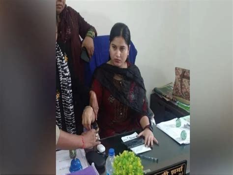 Jharkhand News Woman Officer Arrested For Taking Bribe In First Posting Itself Acb Takes