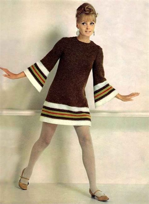 Groovy Sixties 24 Fabulous Photos Defined The 1960s Women S Fashion Oldengland Cafex 692