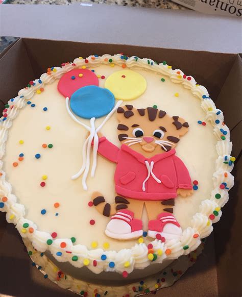 daniel tiger birthday daniel tiger birthday birthday cake cakes desserts food tailgate
