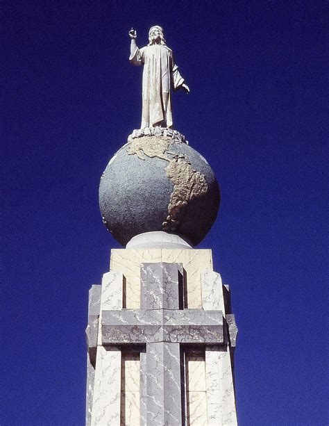 Monumento Al Salvador Del Mundo