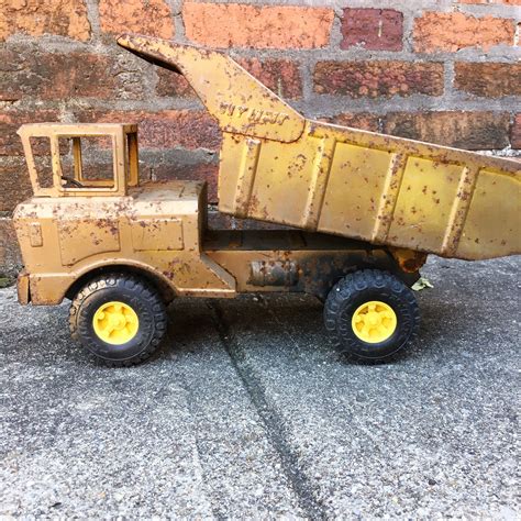 Vintage Toy Truck Rusted Metal Toy Truck Etsy Metal Toys Vintage