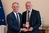 Auszeichnung durch Innenminister: Reinhard Zimmermann erhält ...