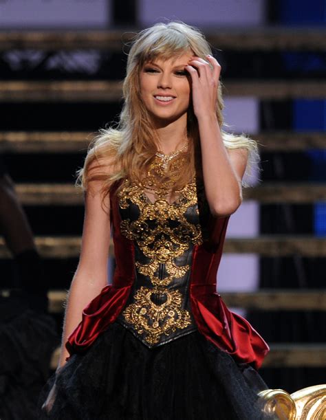 Taylor Performance At The Emas Taylor Swift Photo 32834083 Fanpop