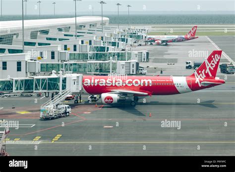 Malaysia Kuala Lumpur International Airport 04 03 2018 Passengers