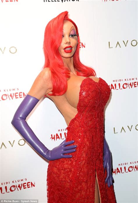 Heidi Klums Halloween 2015 Costume Revealed As Jessica Rabbit Daily Mail Online