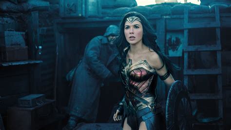 Review Wonder Woman Is A Gorgeous Joyful Triumph Of A Superhero Film Vox