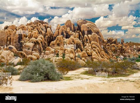 Mojave Desert Boulders Hi Res Stock Photography And Images Alamy